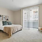 Charming 3-Bedroom 3 Bth Apt Near Venice Beach!